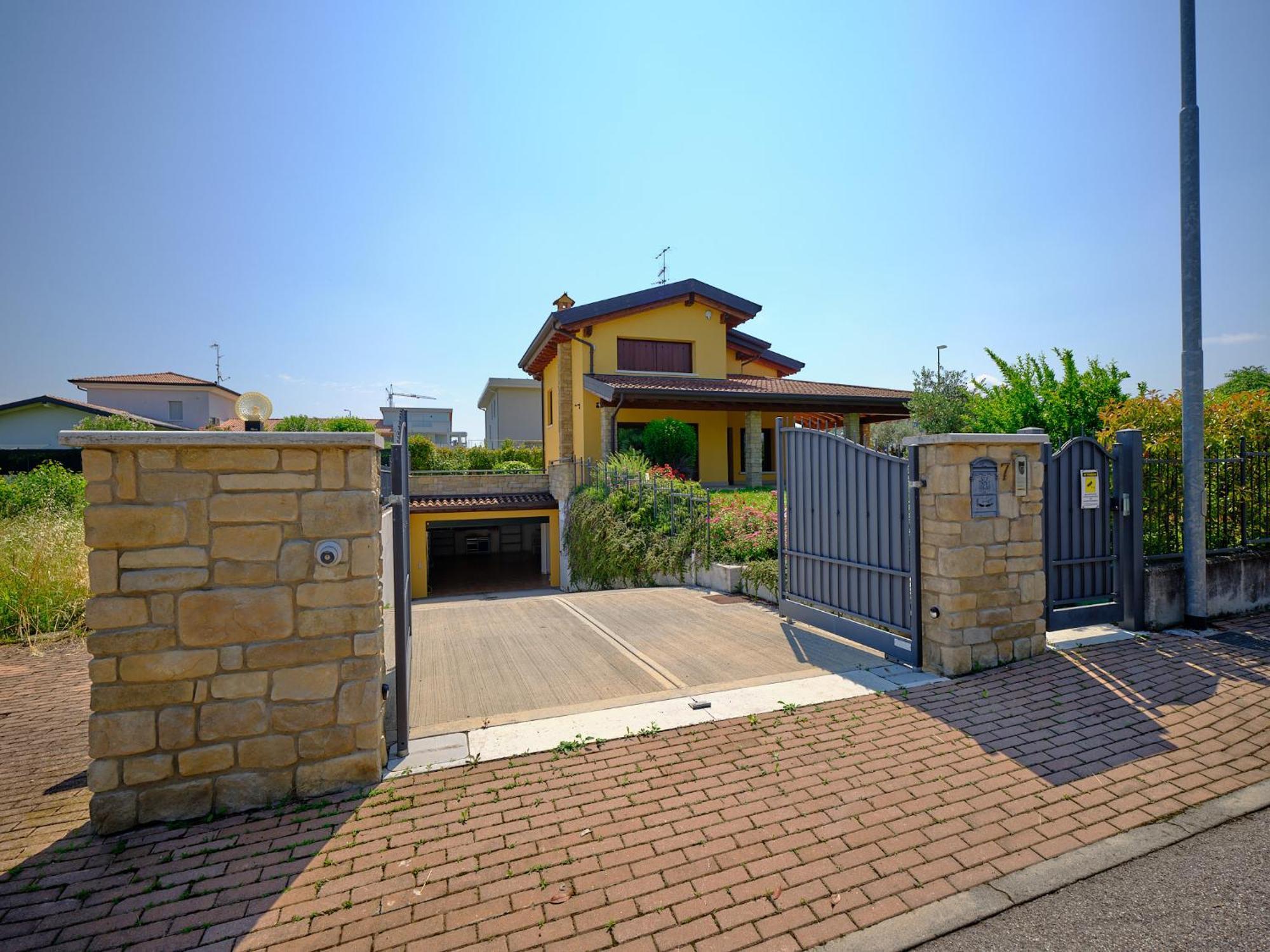 Villasgarda - Villa Leone Salionze Exterior photo