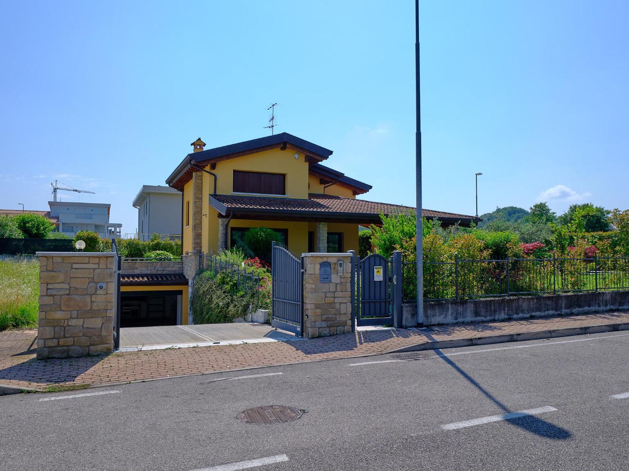 Villasgarda - Villa Leone Salionze Exterior photo
